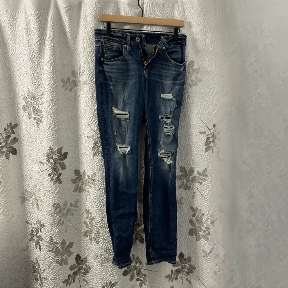 Silver Jeans Co. distressed boyfriend jeans
